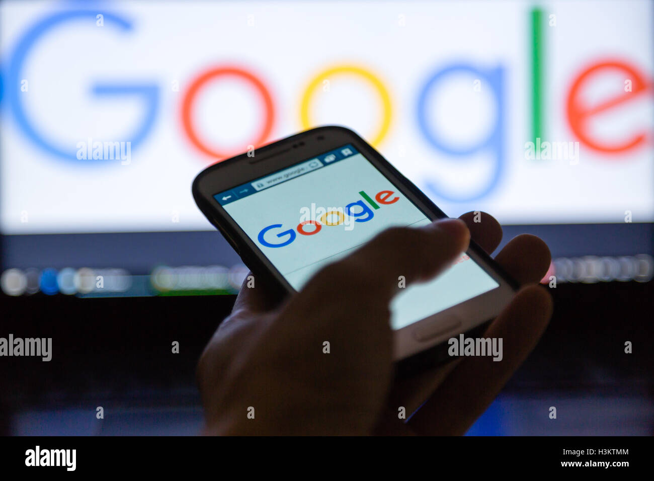 A smartphone display shows Google homepage Stock Photo - Alamy