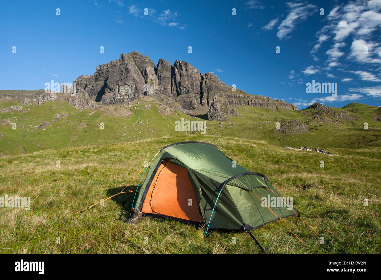 Green tent with the Old Man of Storr in the background, Isle of Skye, Scotland Stock Photo