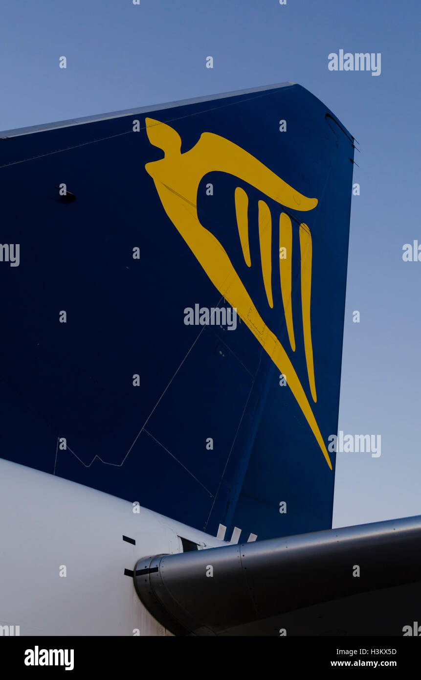 Airplane tail fin hi-res stock photography and images - Alamy