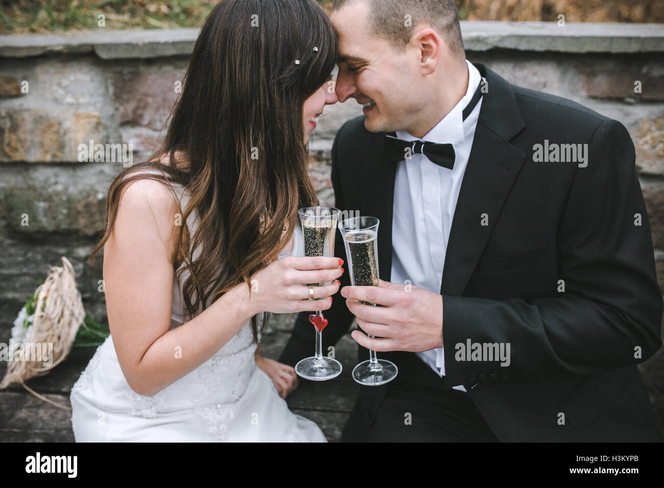 Beautiful wedding couple drinking champagne Stock Photo - Alamy