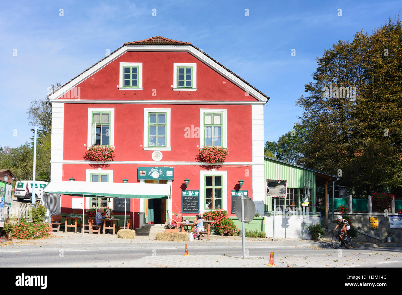 Pressbaum: restaurant Mayer in Rekawinkel, Wienerwald, Vienna Woods, Niederösterreich, Lower Austria, Austria Stock Photo