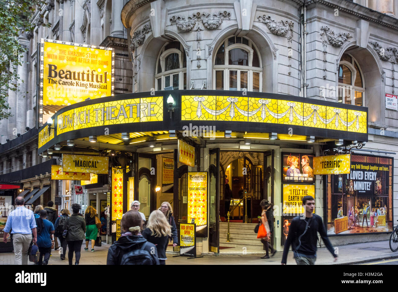 Covent garden theatre hires stock photography and images Alamy