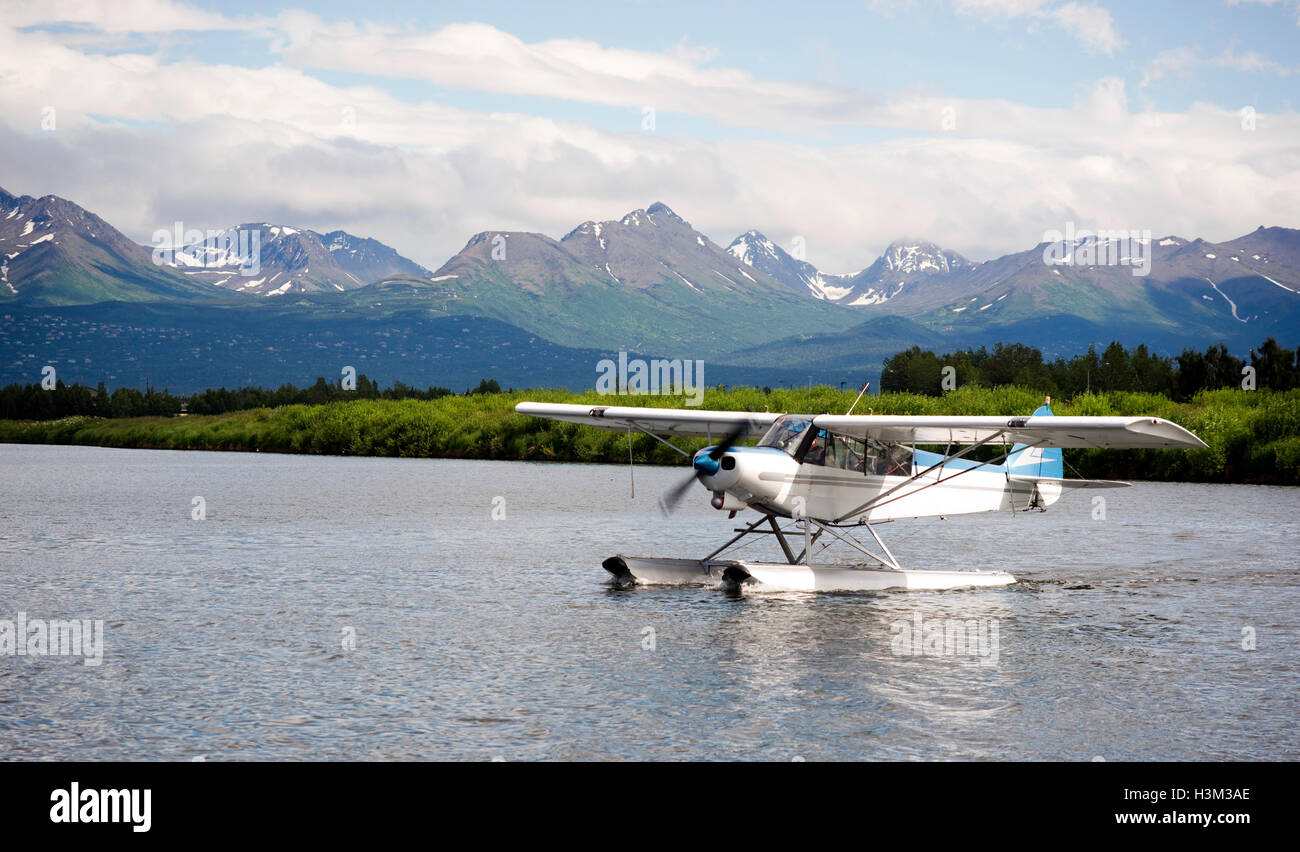 Single Prop Airplane Pontoon PLane Water Landing Alaska Last Frontier
