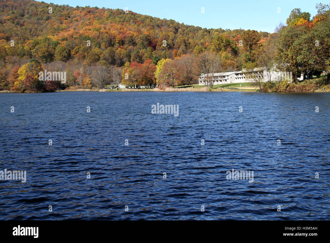 Blue Ridge Parkway, Virginia, USA. View of Peaks of Otter lodge and Abbott Lake  in autumn. Stock Photo