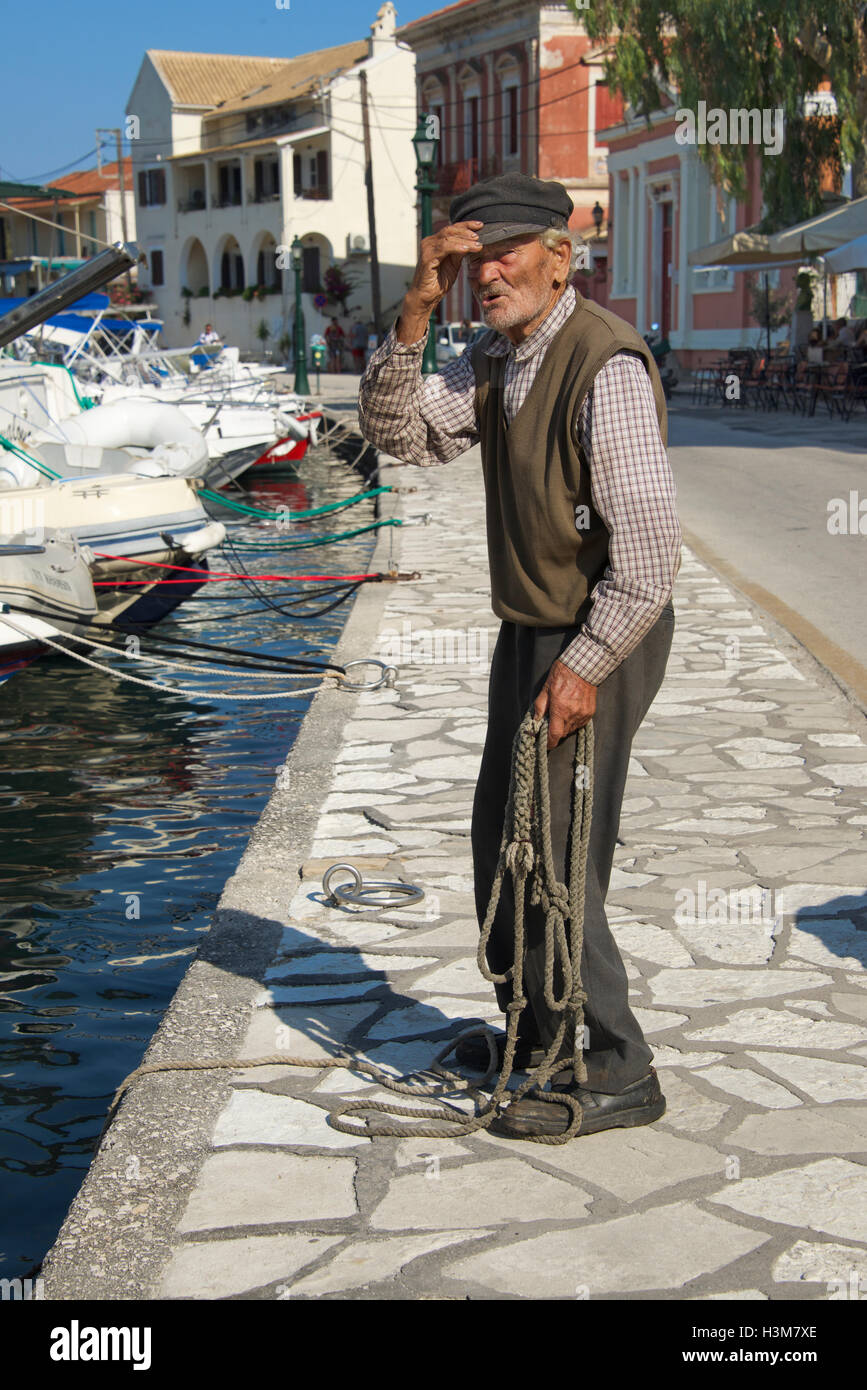Old man greek islands greece hi-res stock photography and images - Alamy