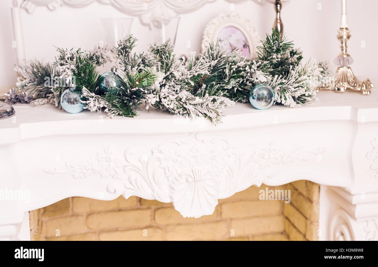 Ornate fireplace mantel hi-res stock photography and images - Alamy