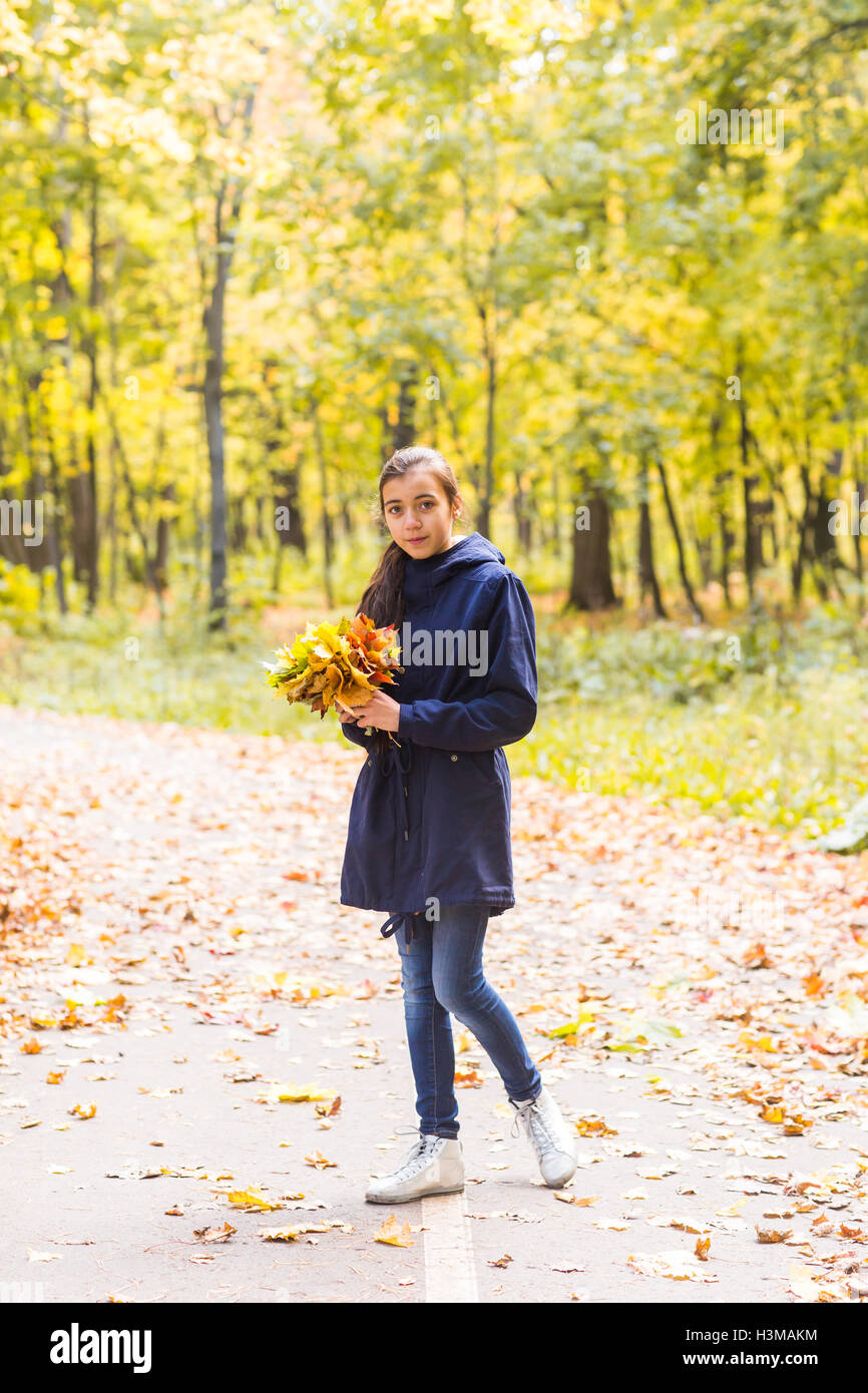 portrait of beautiful teen girl in autumn leaves Stock Photo - Alamy