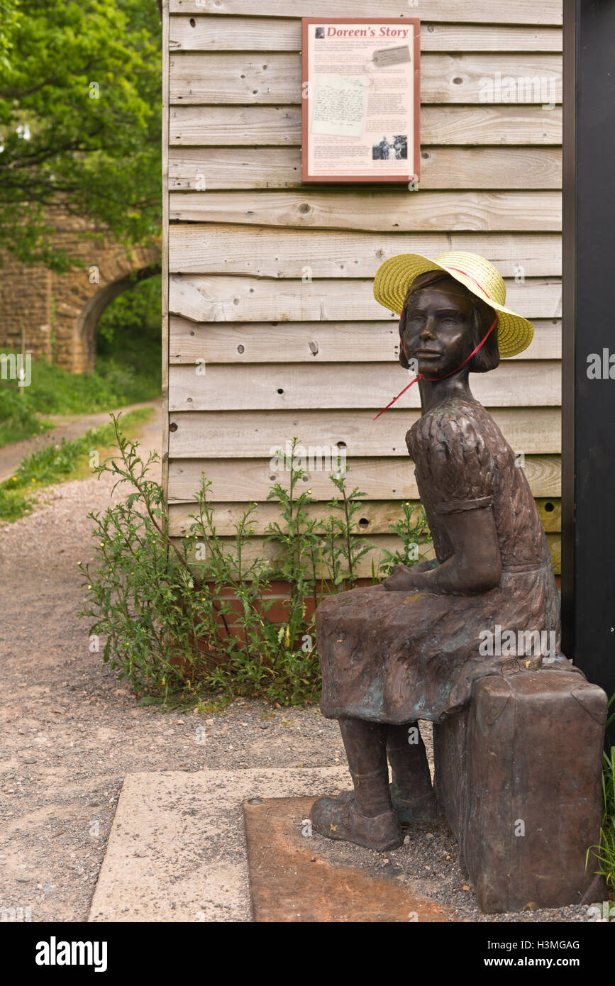 Statue of WW2 child evacuee at Donyatt Halt on the former Chard Branch Line. Rebuilt as part of the 'Stop Line Way' Stock Photo