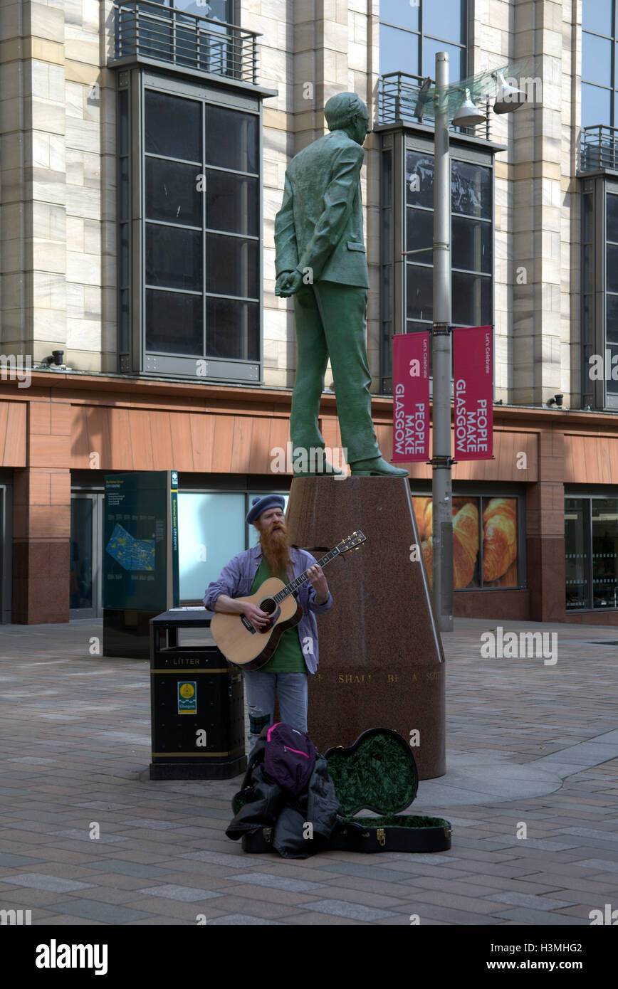 Street musicians busking on Sauchihall Street, Glasgow Stock Photo