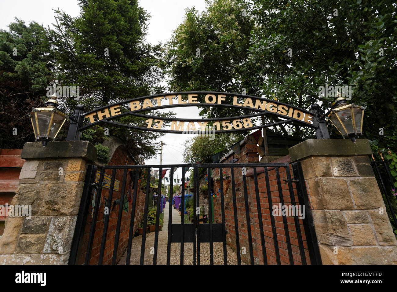 Battle of Langside commemorated on lane gates adjacent to the battlefield Stock Photo