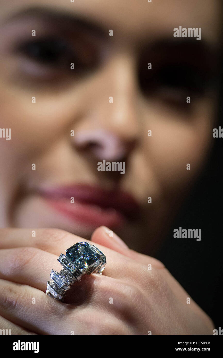 cartier blue diamond ring