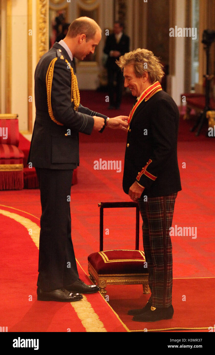 Veteran singer Sir Rod Stewart is made a Knights Batchelor by the Duke(02)