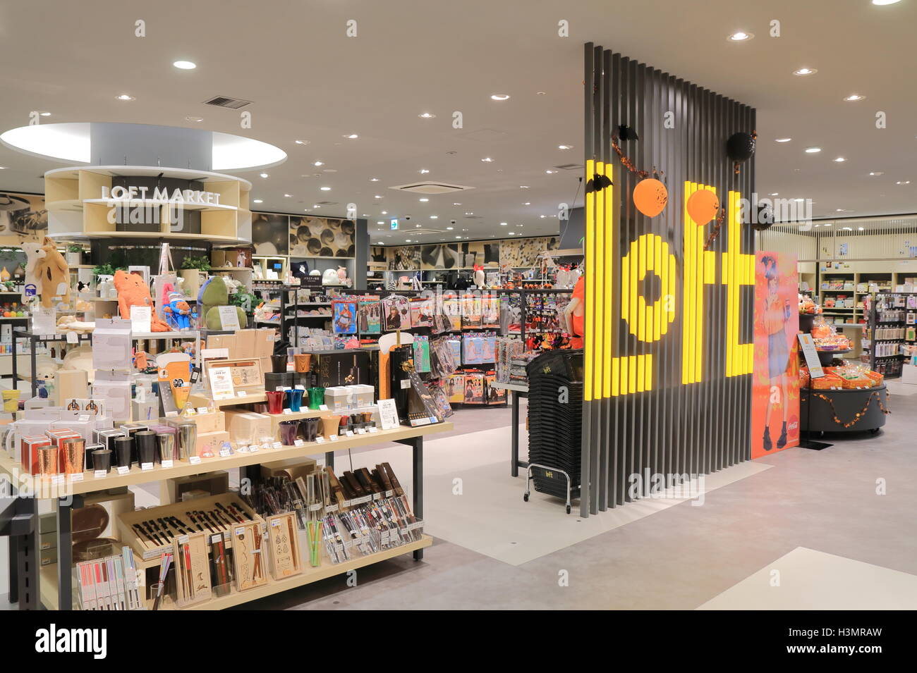 Loft store hi-res stock photography and images - Alamy