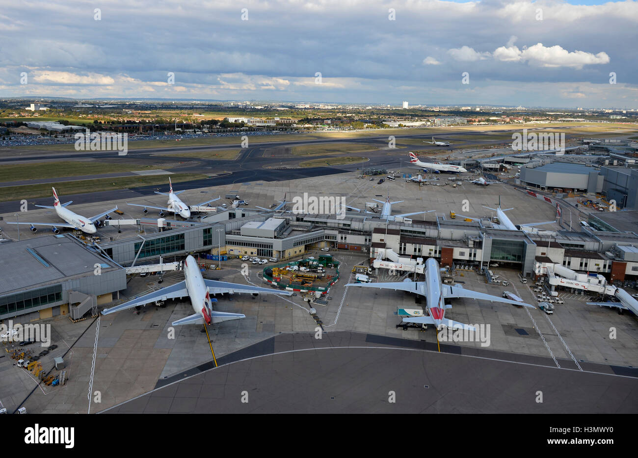 A General View Of London s Heathrow Airport Stock Photo Alamy a-general-view-of-london-s-heathrow-airport-stock-photo-alamy