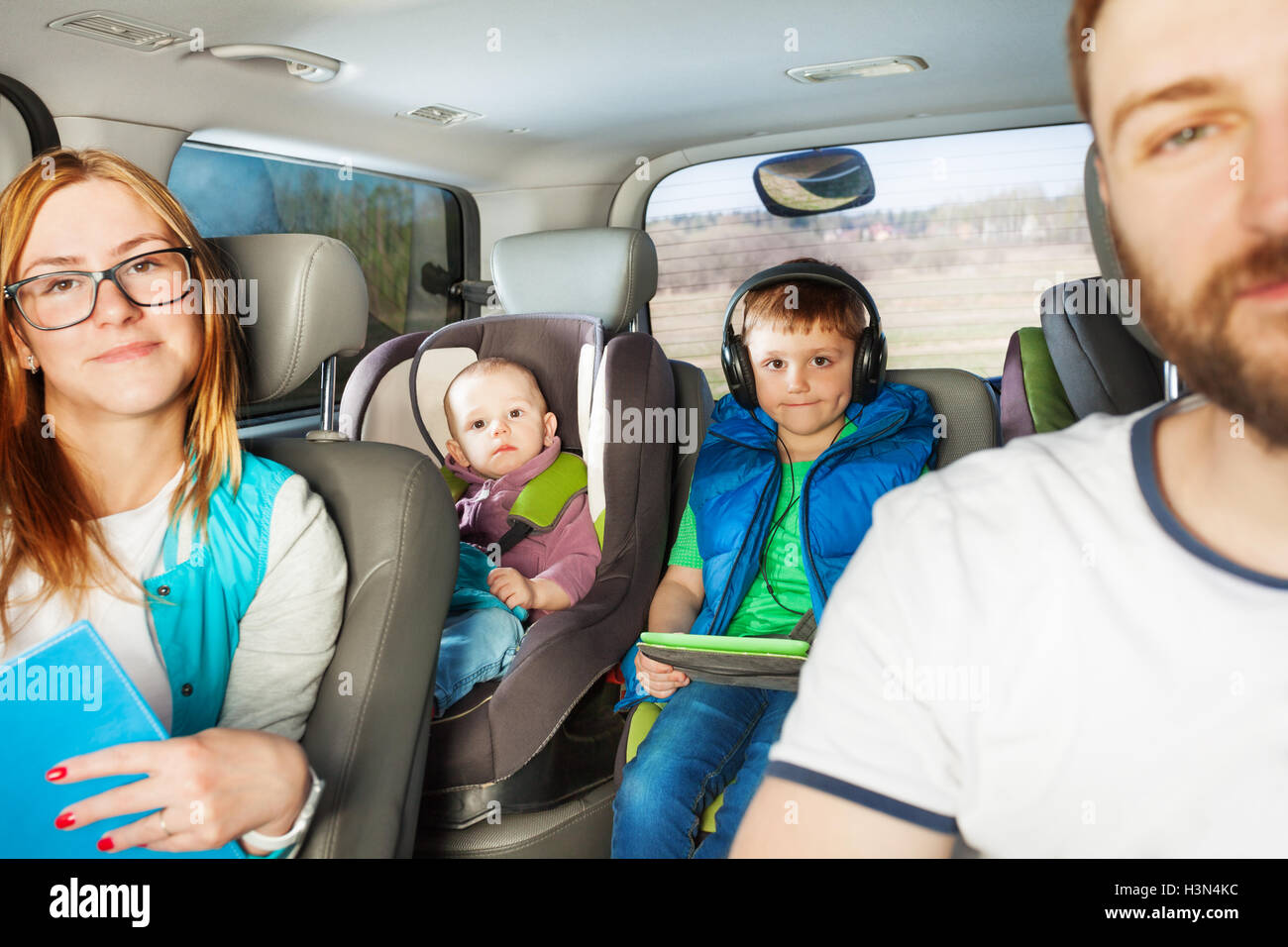 A dusty trip как ехать. Семья путешествует. Поездка с детьми на машине. Автопутешествия с детьми. Семья с автомобилем.