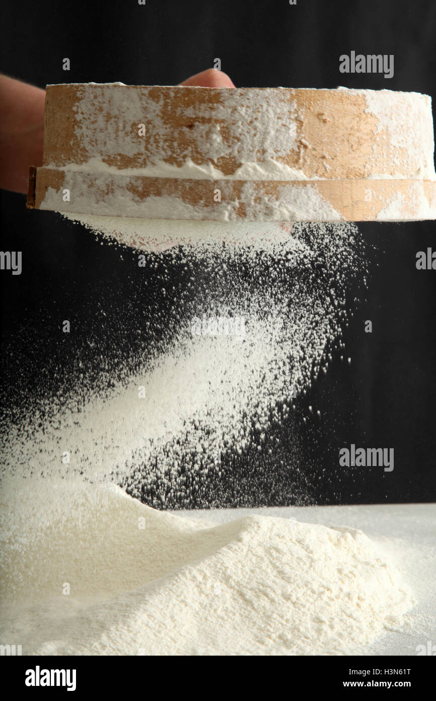 Sieved flour hi-res stock photography and images - Alamy