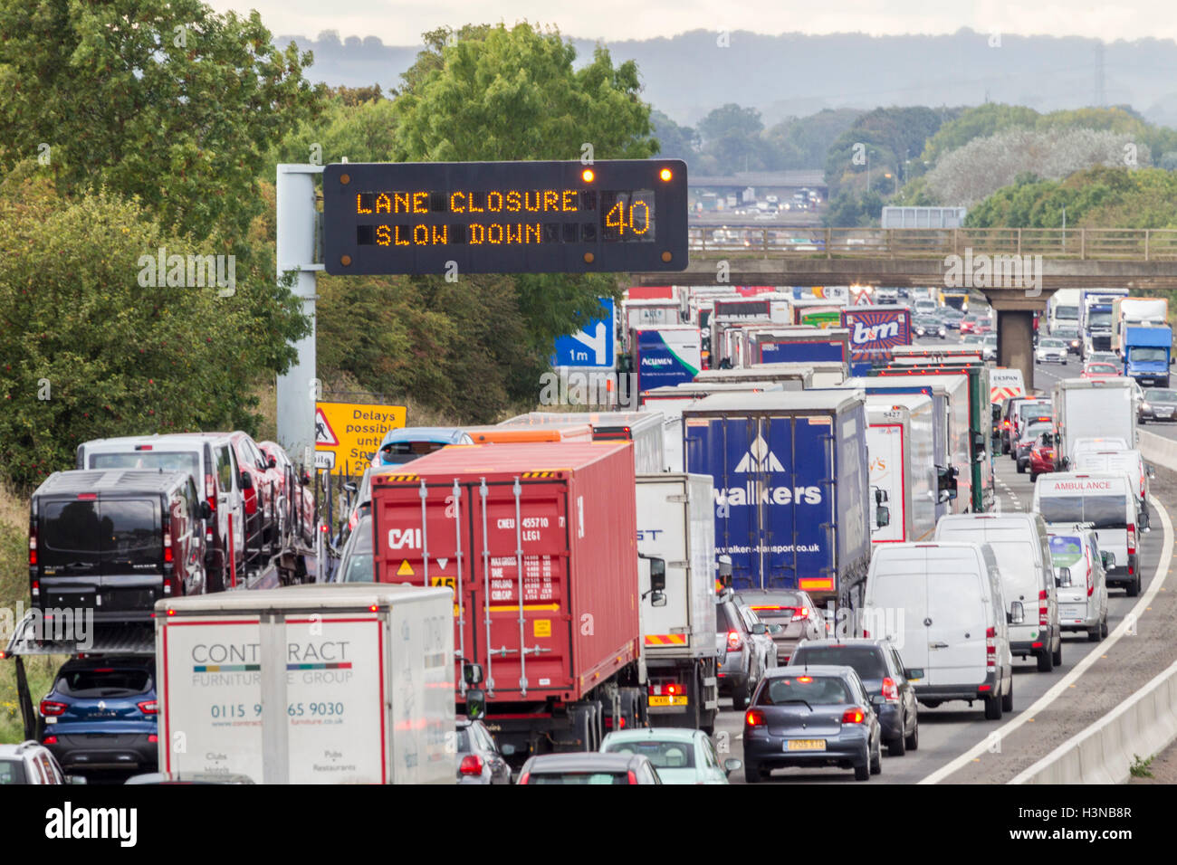 M1 motorway, Northamptonshire, 10th October 2016. Serious Collision Northbound between Junction 16 and 17 this morning causing the motorway to be closed, traffic has been very slow all day and heavy congestion late this afternoon for commuter traffic heading North. Credit:  Keith J Smith./Alamy Live News Stock Photo