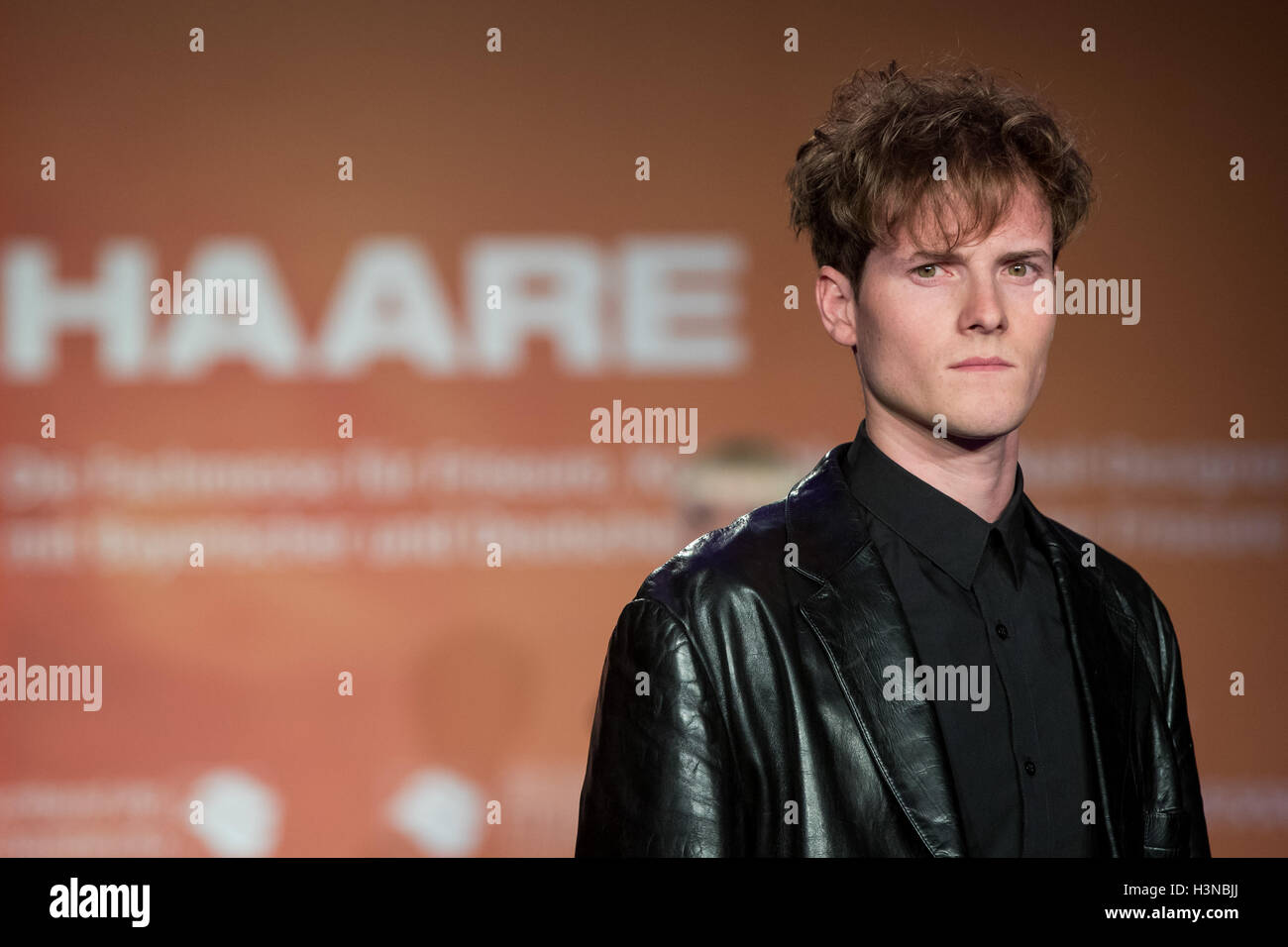 Nuremberg, Germany. 10th Oct, 2016. Model Janek presents a hairstyle trend for Autumn and Winter 2016 at the trade fair 'Haare 2016' in Nuremberg, Germany, 10 October 2016. Photo: DANIEL KARMANN/dpa/Alamy Live News Stock Photo