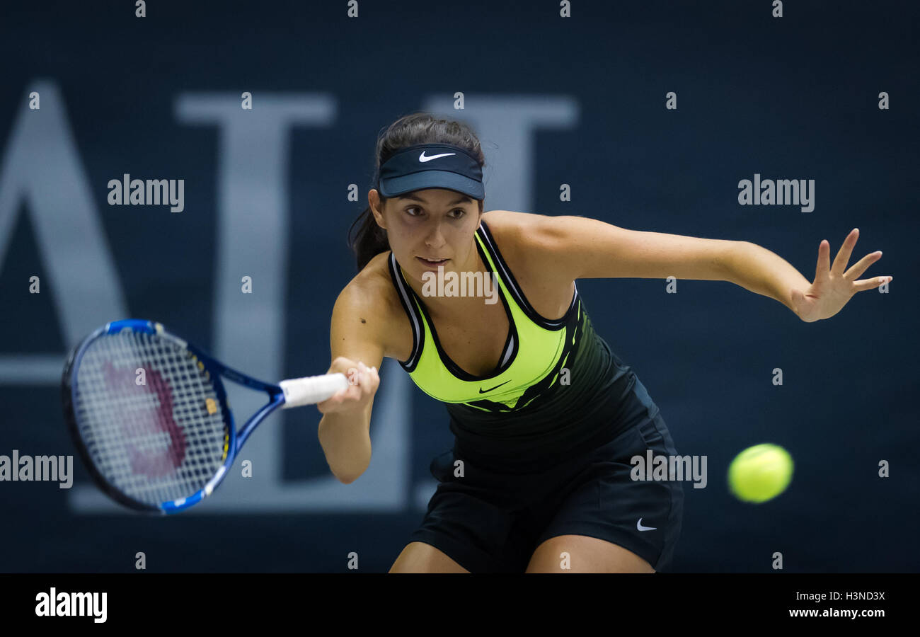 Linz, Austria. 10 October, 2016. Oceane Dodin in action at the 2016 Generali Ladies Linz WTA International tennis tournament Credit:  Jimmie48 Photography/Alamy Live News Stock Photo