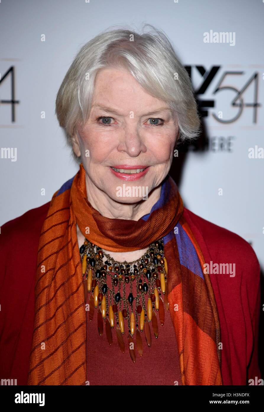 New York, NY, USA. 10th Oct, 2016. Ellen Burstyn at arrivals for BRIGHT  LIGHTS: STARRING CARRIE FISHER AND DEBBIE REYNOLDS Premiere at the 54th New  York Film Festival, Alice Tully Hall at