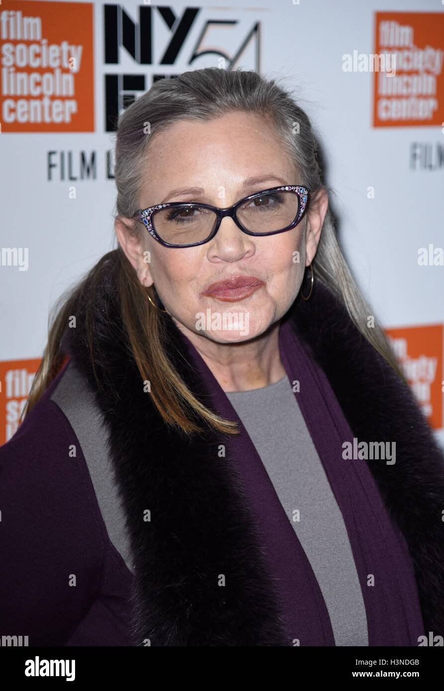 New York, NY, USA. 10th Oct, 2016. Carrie Fisher at arrivals for BRIGHT LIGHTS: STARRING CARRIE FISHER AND DEBBIE REYNOLDS Premiere at the 54th New York Film Festival, Alice Tully Hall at Lincoln Center, New York, NY October 10, 2016. Credit:  Derek Storm/Everett Collection/Alamy Live News Stock Photo