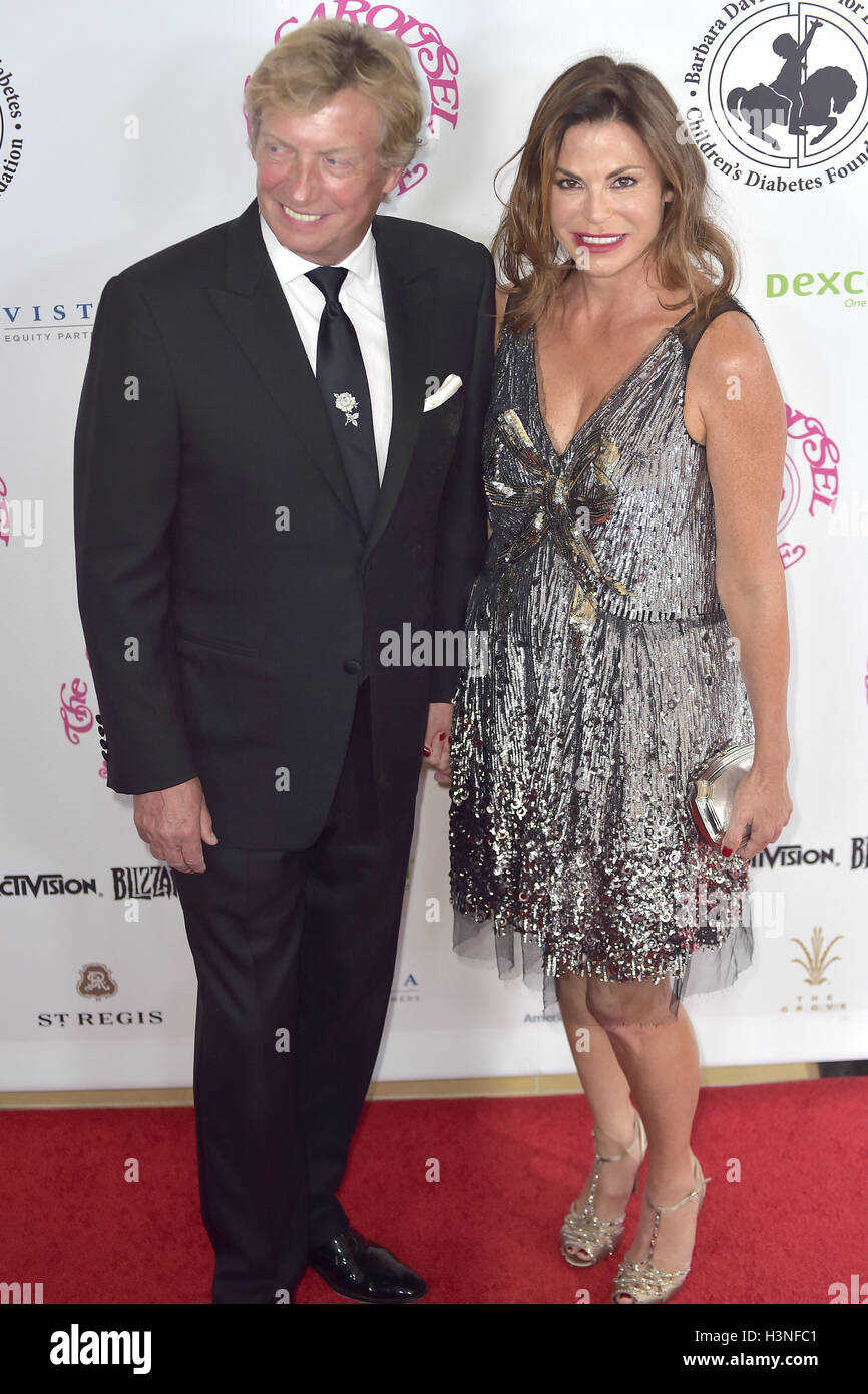 Beverly Hills, USA. 08th Oct, 2016. Nigel Lythgoe with Begleitung at the Carousel of Hope Ball at the Beverly Hilton Hotel. Beverly Hills, 08.10.2016 | Verwendung weltweit © dpa/Alamy Live News Stock Photo