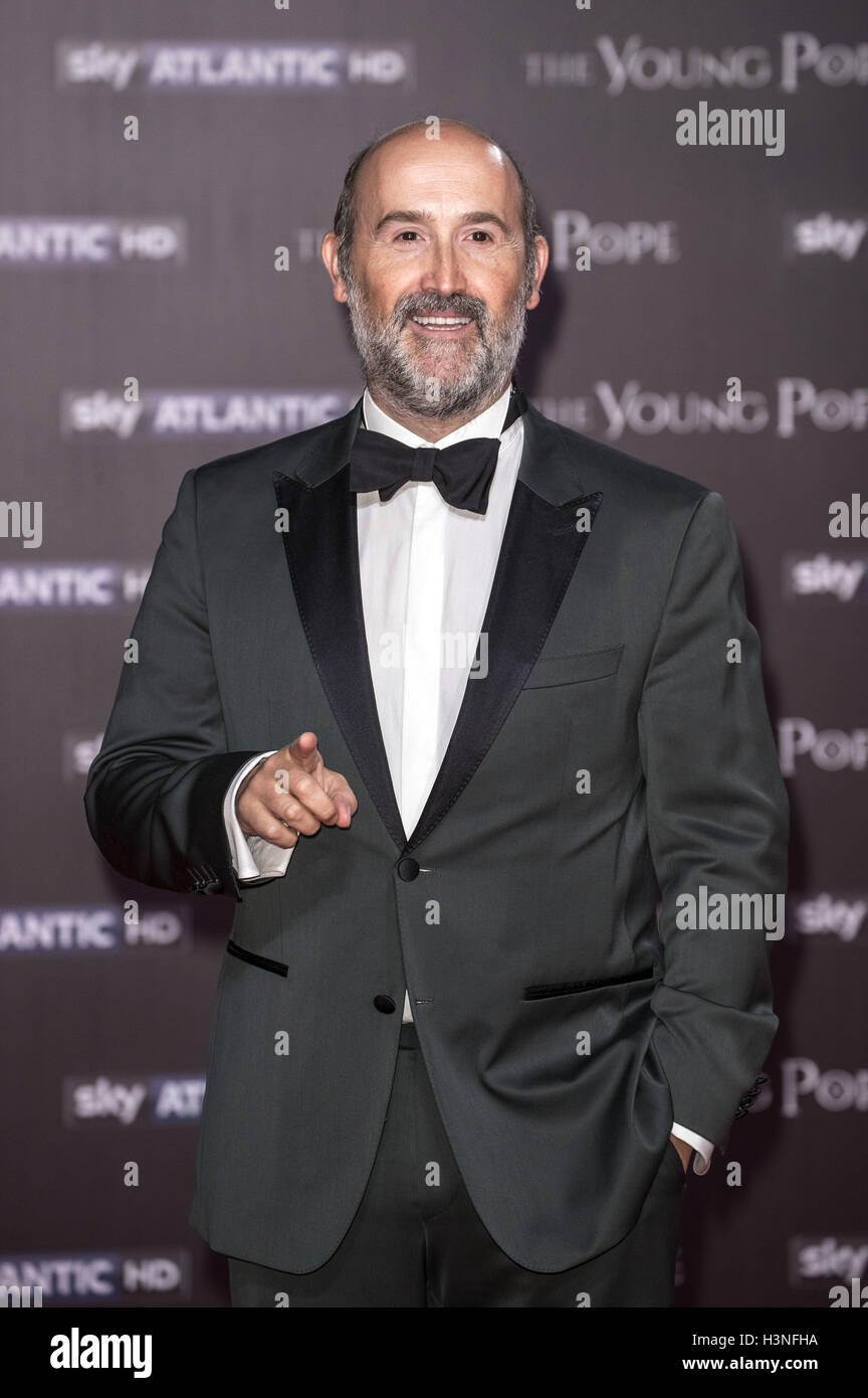 Rome, Italy. 9th Oct, 2016. Javier Camara attends 'The Young Pope' premiere at The Space Cinema Moderno on October 9, 2016 in Rome, Italy. | Verwendung weltweit © dpa/Alamy Live News Stock Photo