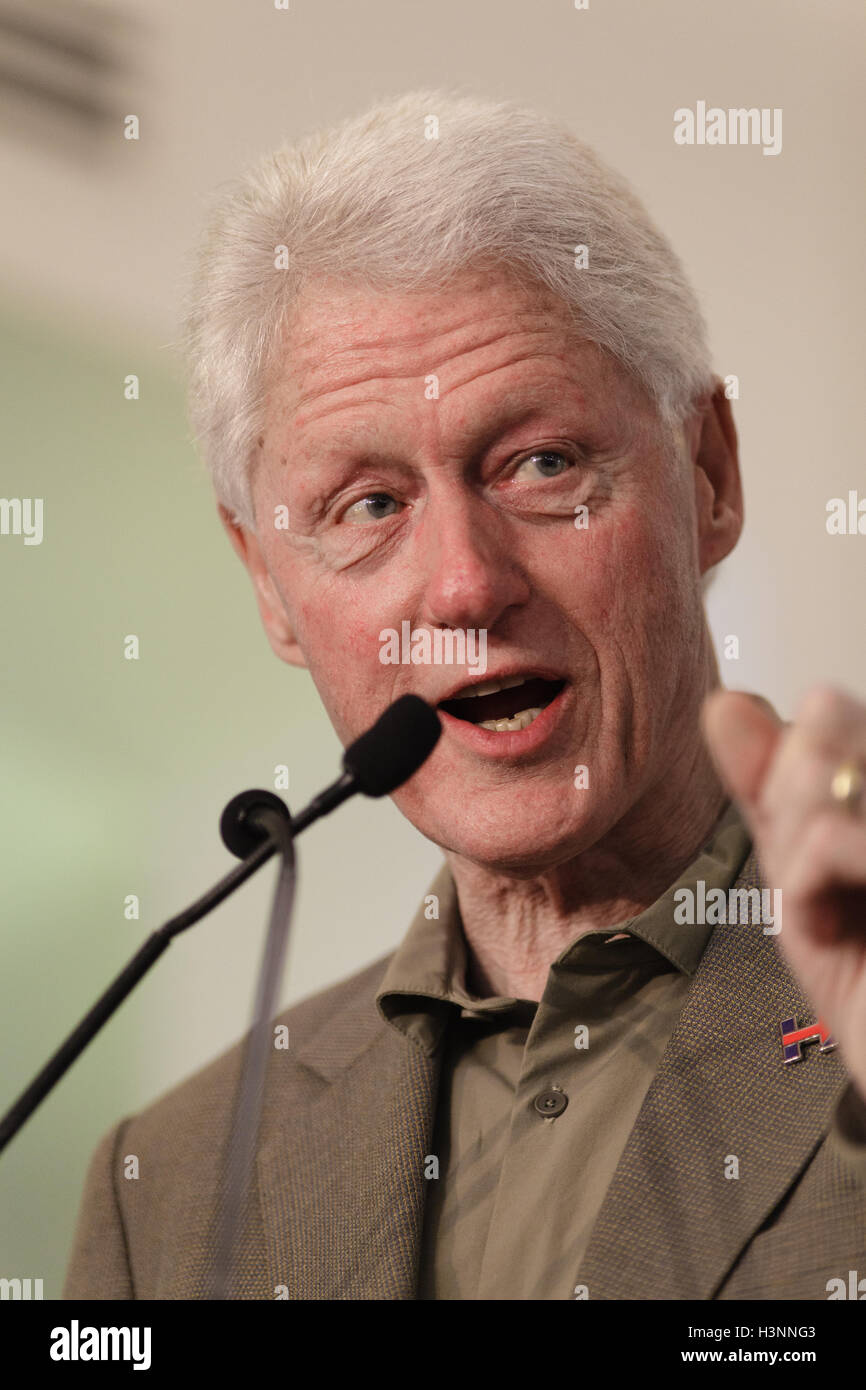 Belle Glade, USA. 11th Oct, 2016. Former President Bill Clinton