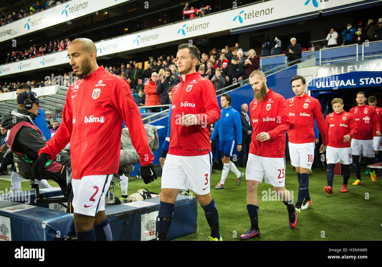 Oslo, Norway. 11th Oct, 2016. Norway, Oslo, October 11th 2016. The Norwegian players enter Ullevaal Stadion in Oslo for the World Cup Qualifier match against San Marino. In the picture: Haitam Aleesami (2), Even Hovland (3), Jo Inge Berget (23) and Ole Kristian Selnæs (18). Credit:  Jan-Erik Eriksen/Alamy Live News Stock Photo