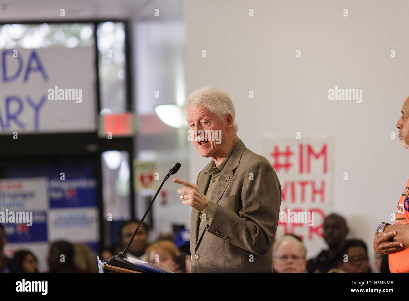 Belle Glade, USA. 11th Oct, 2016. Former President Bill Clinton