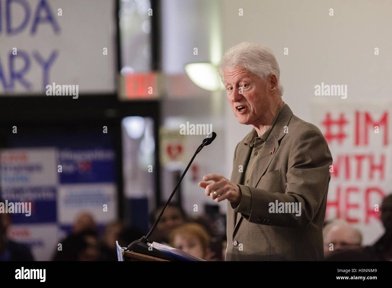 Belle Glade, USA. 11th Oct, 2016. Former President Bill Clinton