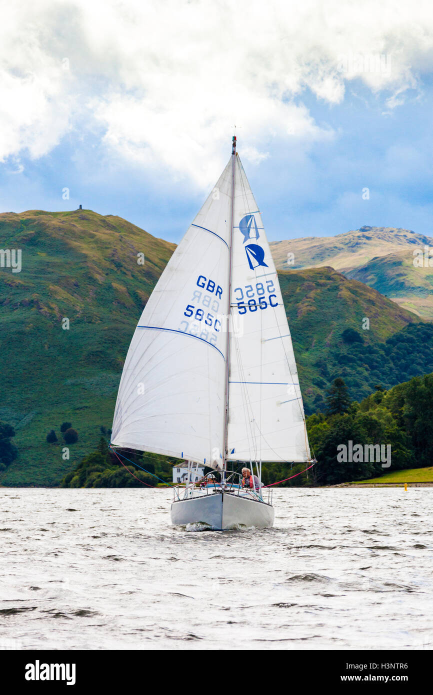 Sailing lake district hires stock photography and images Alamy