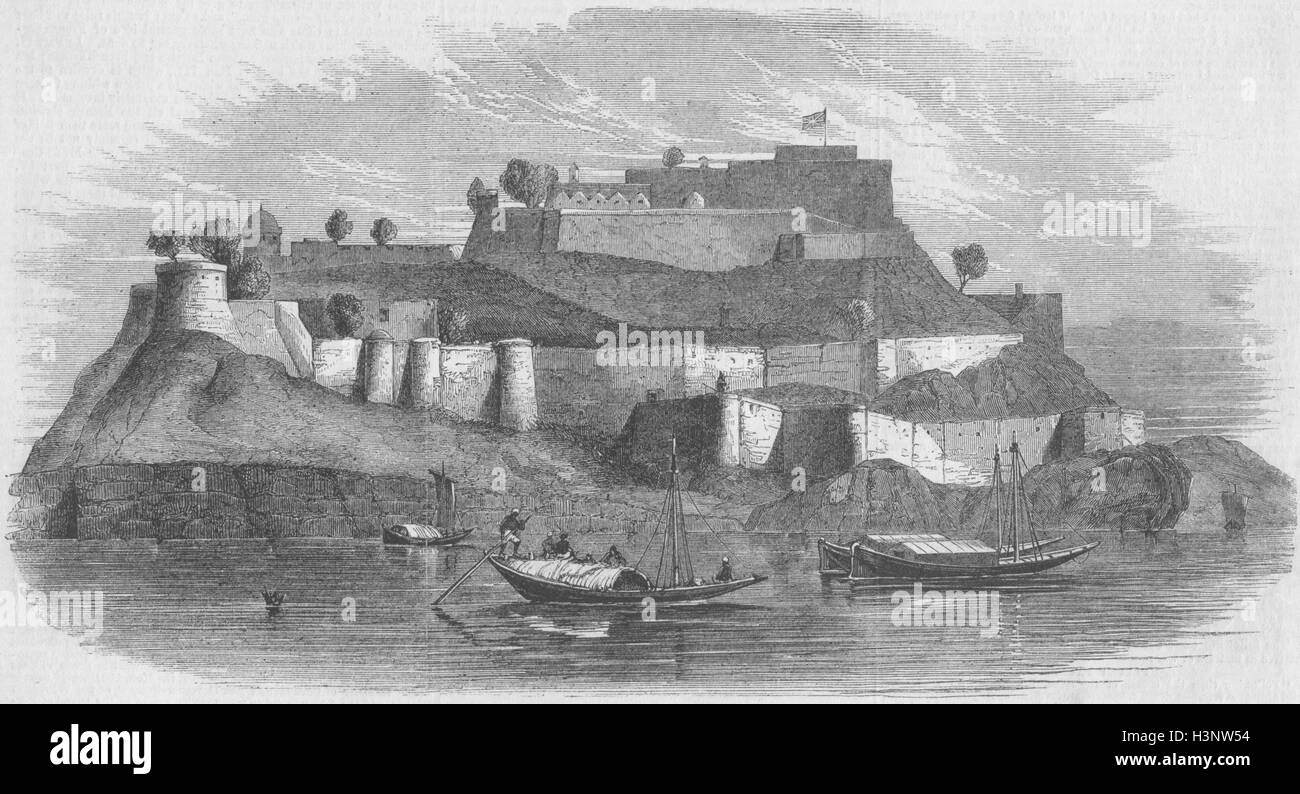 INDIA Ft of Chunar, Ganges 1858. Illustrated Times Stock Photo - Alamy