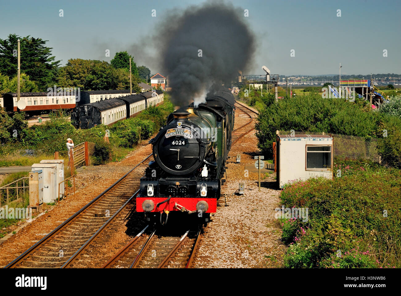 Black White Illustration Vintage Steam Locomotive Train Speeding Full Speed  Stock Vector by ©patrimonio 386820008