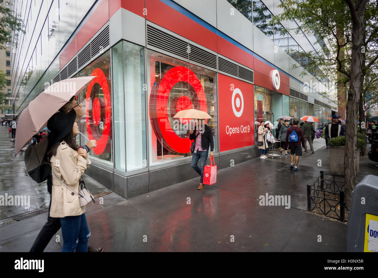 Customers enter and leave the new Target smaller store in the Tribeca ...