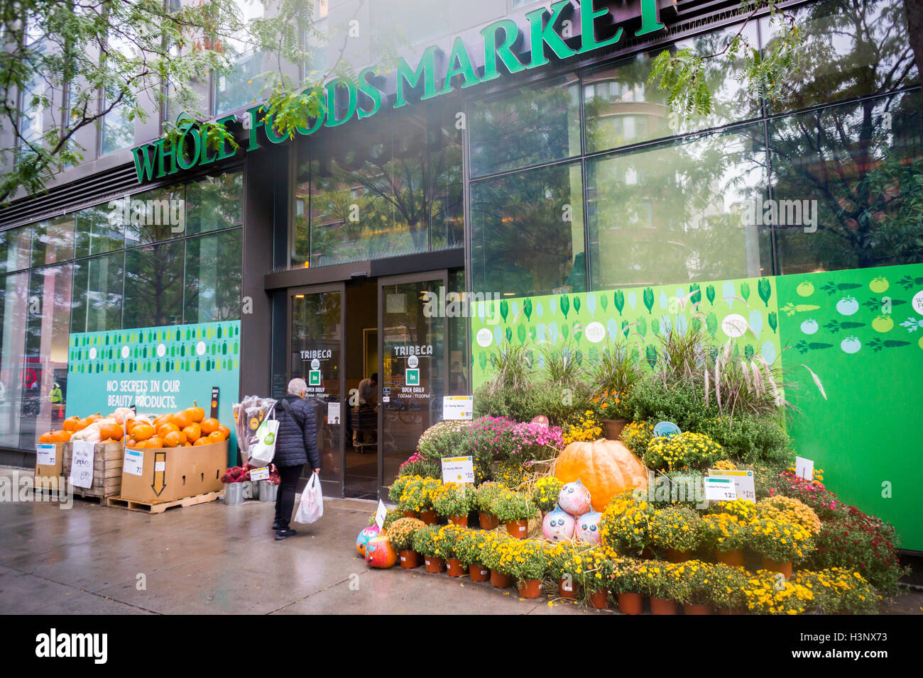 The Whole Foods Market in the New York neighborhood of Tribeca on Saturday, October 8, 2016.  Media is reporting the Kroger is considering a takeover of Whole Foods Market. (© Richard B. Levine) Stock Photo