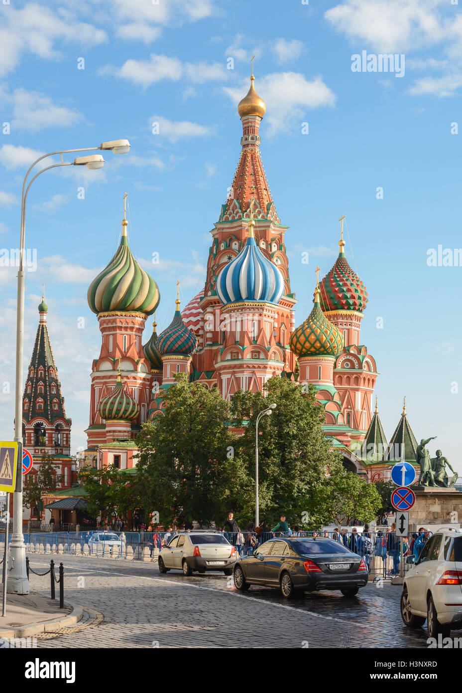 St Basil's Cathedral, Moscow, Russia - traffic passing close by Stock Photo