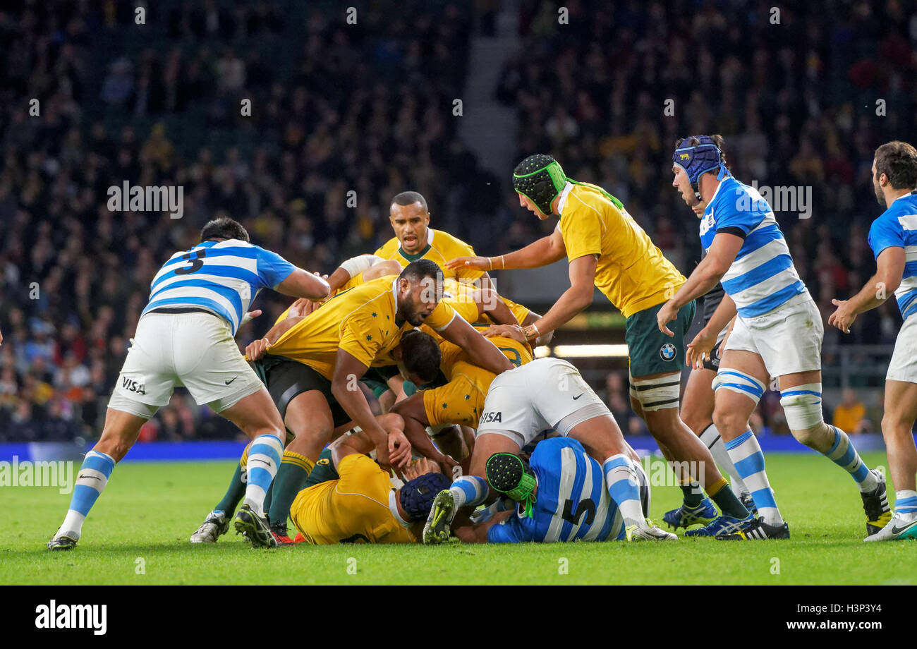 Scrum Form Rugby Australia rugby scrum hi-res stock photography and images - Alamy