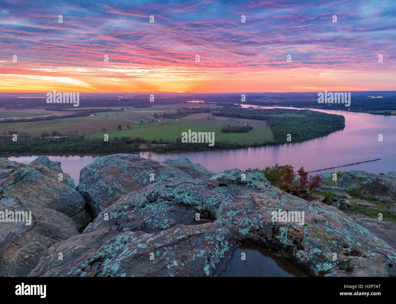 Petit Jean State Park, AR: Dawn over thee Arkansas River Valley from Petit Jean Gravesite Overlook Stock Photo