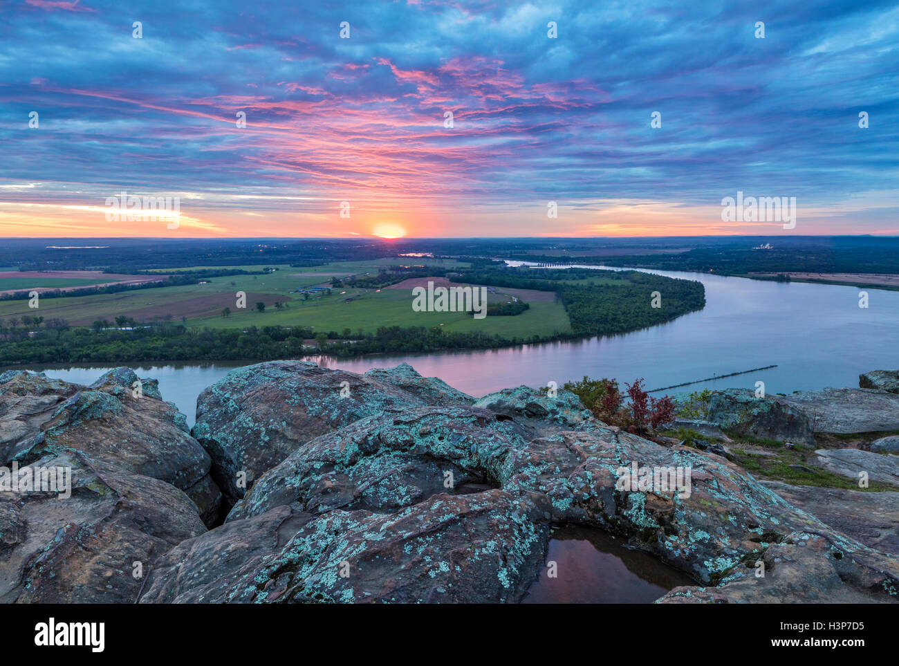 Petit Jean State Park, AR: Sunrise over the Arkansas River Valley from Petit Jean Gravesite Overlook Stock Photo