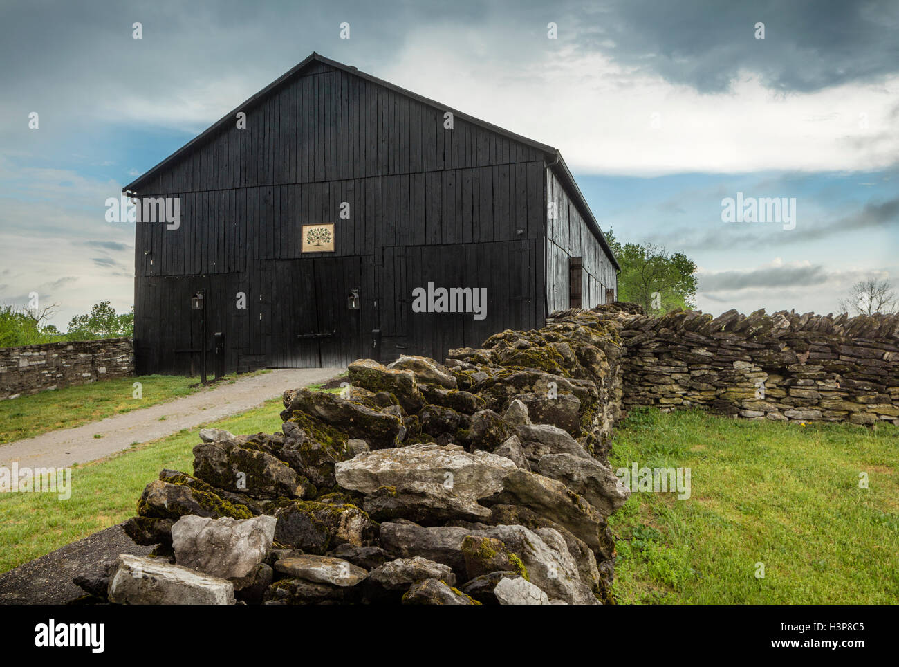 Harrodsburg, Kentucky: Meadow View Barn at The Shaker Village of Pleasant Hill Stock Photo