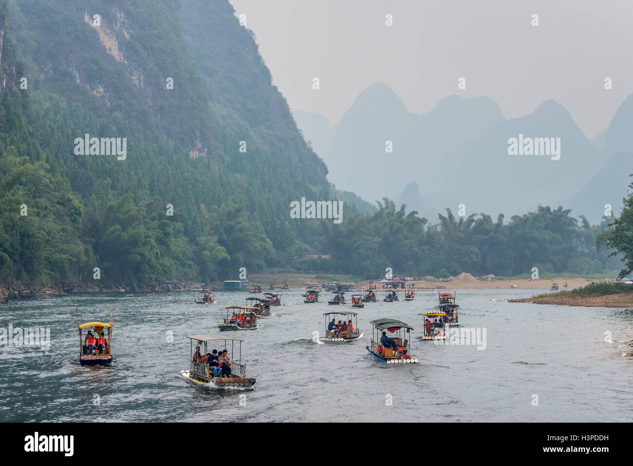 Many Bamboo Rafts on the Li river in the haze near Yangshuo, China Stock Photo