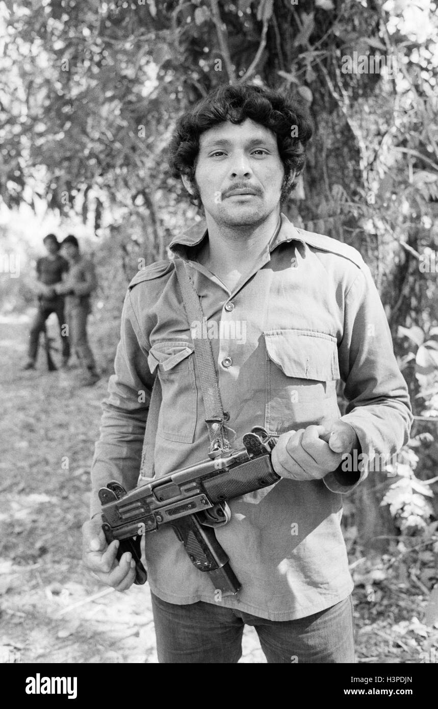 TENANCINGO,  EL SALVADOR, MARCH 1984: - Within the FPL Guerrilla's Zones of Control Some of the 1,000 guerrillas that had been gathered in preparation for a guerrilla offensive, less than 40 miles from the capital. Stock Photo