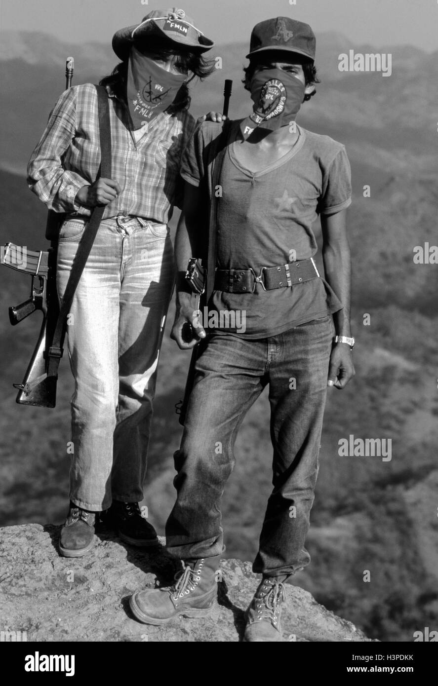 CHALATENANGO,   EL SALVADOR, FEB 1984: - Within the FPL Guerrilla's Zones of Control - Two FPL fighters looking over the mountains of Chalatenango. Stock Photo