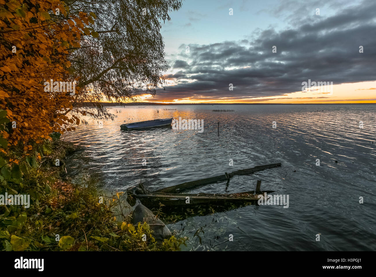 last mooring of the wooden boat Stock Photo - Alamy
