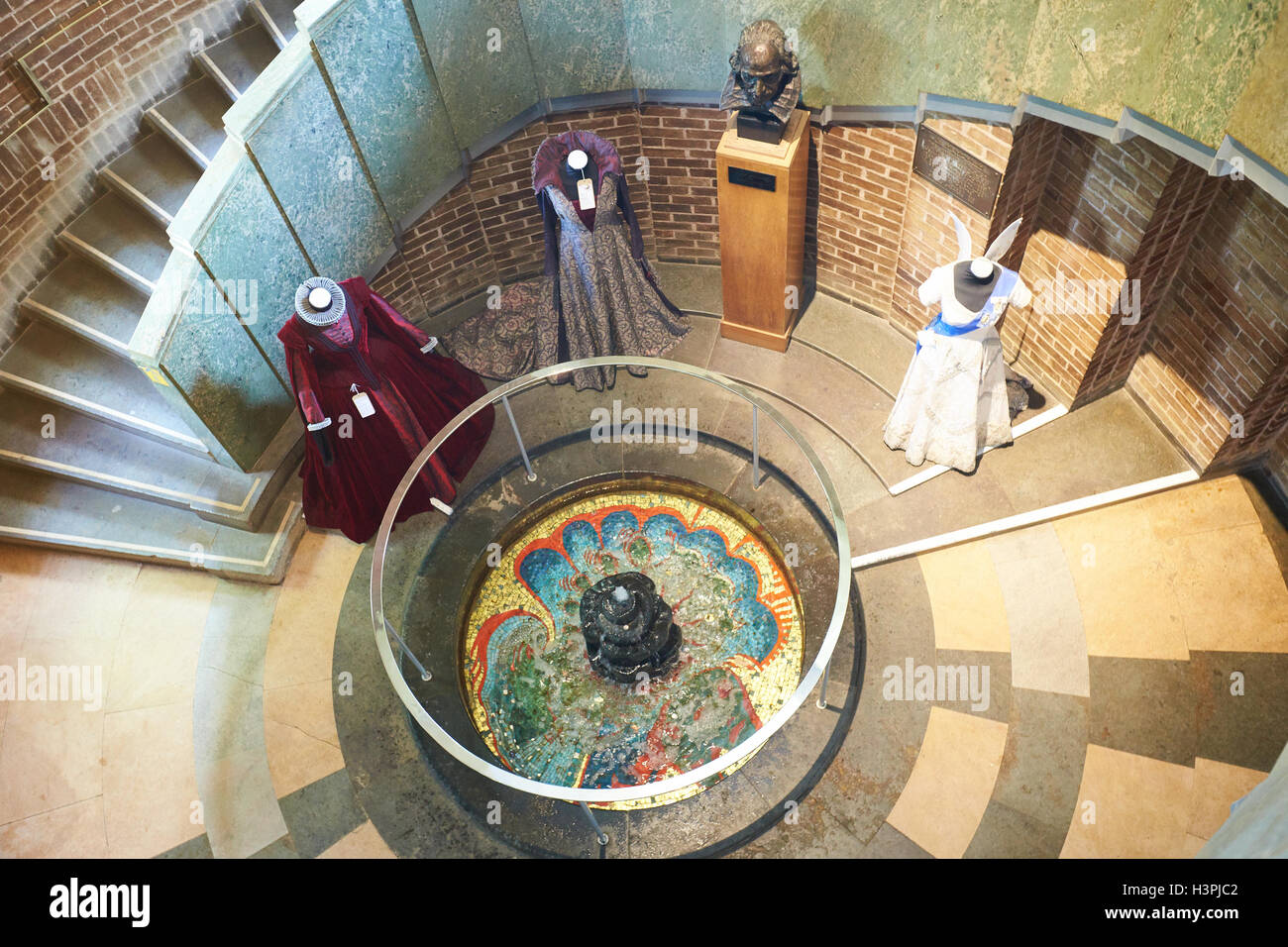 Stratford upon avon theatre interior hi-res stock photography and ...