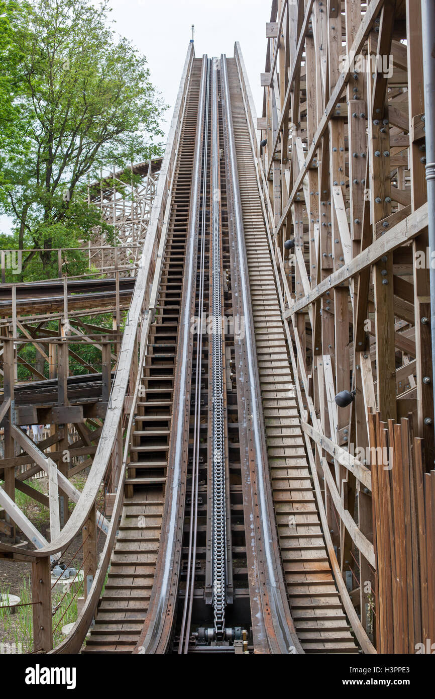 Roller Coasters Wooden Coaster Which Features A Tshaped Track