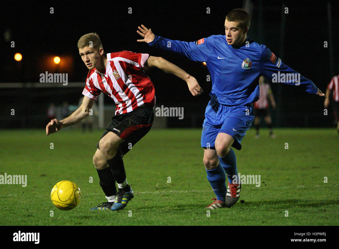 Lewis Smith of Hornchurch and Lee Wootton of Harrow AFC Hornchurch vs