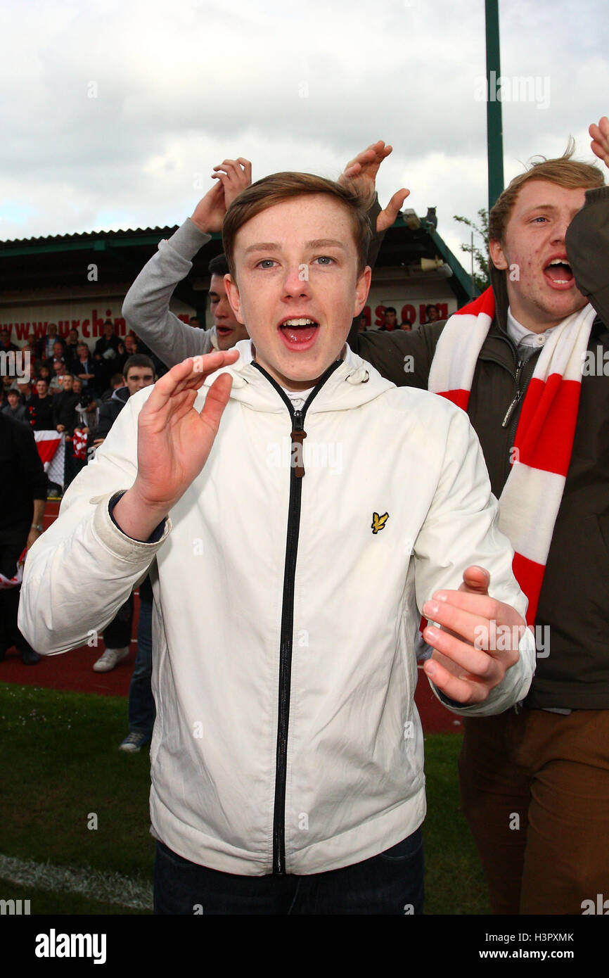 Hornchurch fans enjoy the afternoon as the Urchins clinch promotion