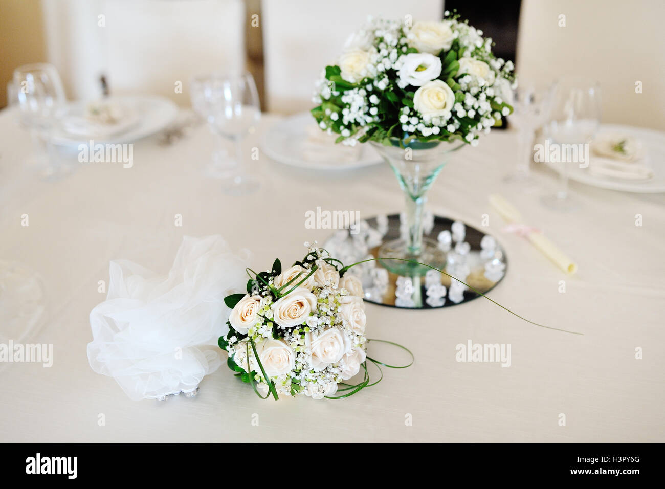 Wedding table setting with white roses bouquet Stock Photo - Alamy